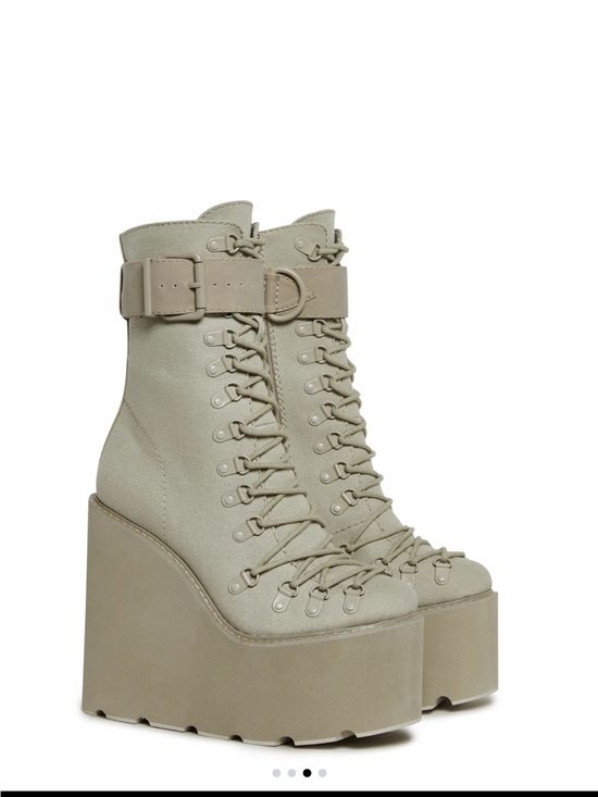 Shoes - High Platform Lace-Up Ankle Boots in Light Taupe
